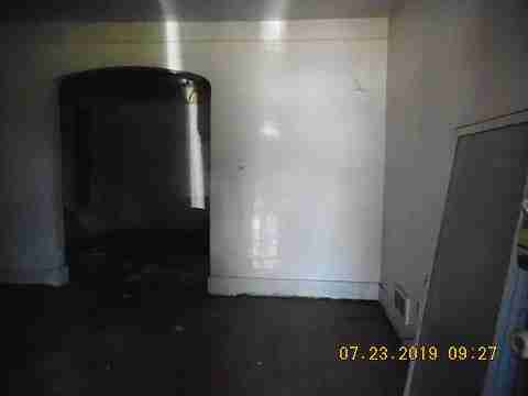 8956 Isham (10)_m.jpg